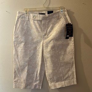 Bandolino  Womens Shorts size 8 yellow/white NWT